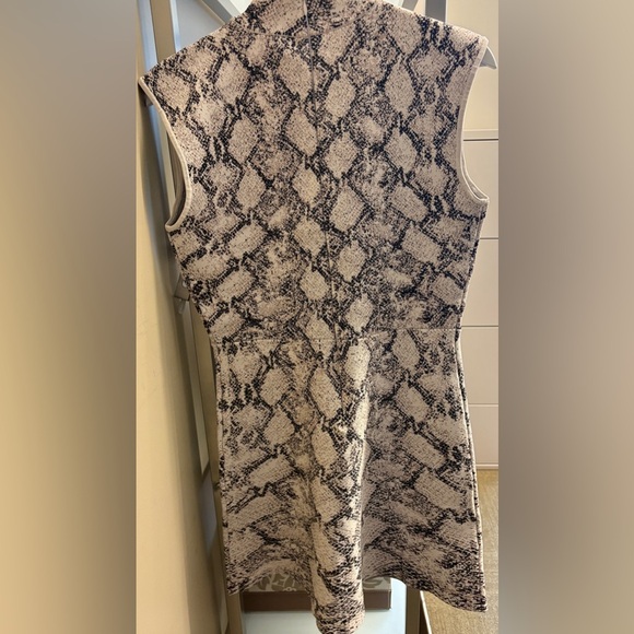 BCBGMaxAzria Snake Print Fit/Flare cap sleeve mock neck Mini Dress size Medium - Picture 7 of 11